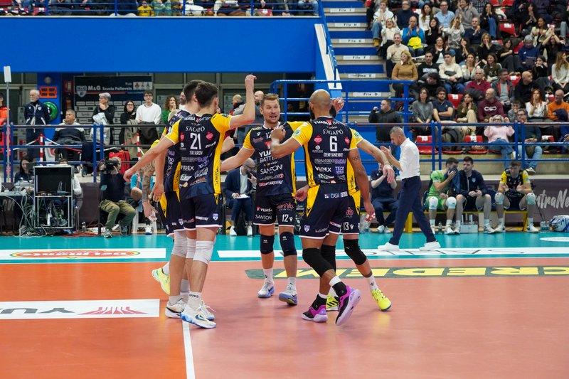 1335/LGC03422-102 set.jpg Image